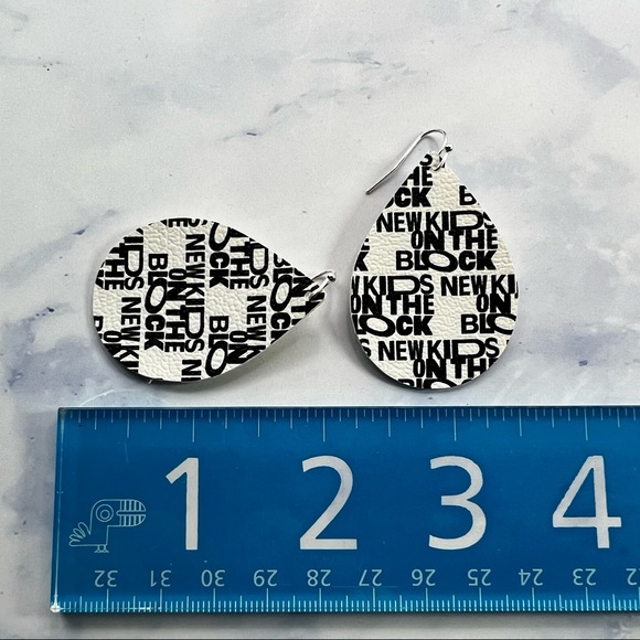 HP🎤🎶New Kids on the Block teardrop earrings NKOTB dangle earring vegan leather - Picture 3 of 4